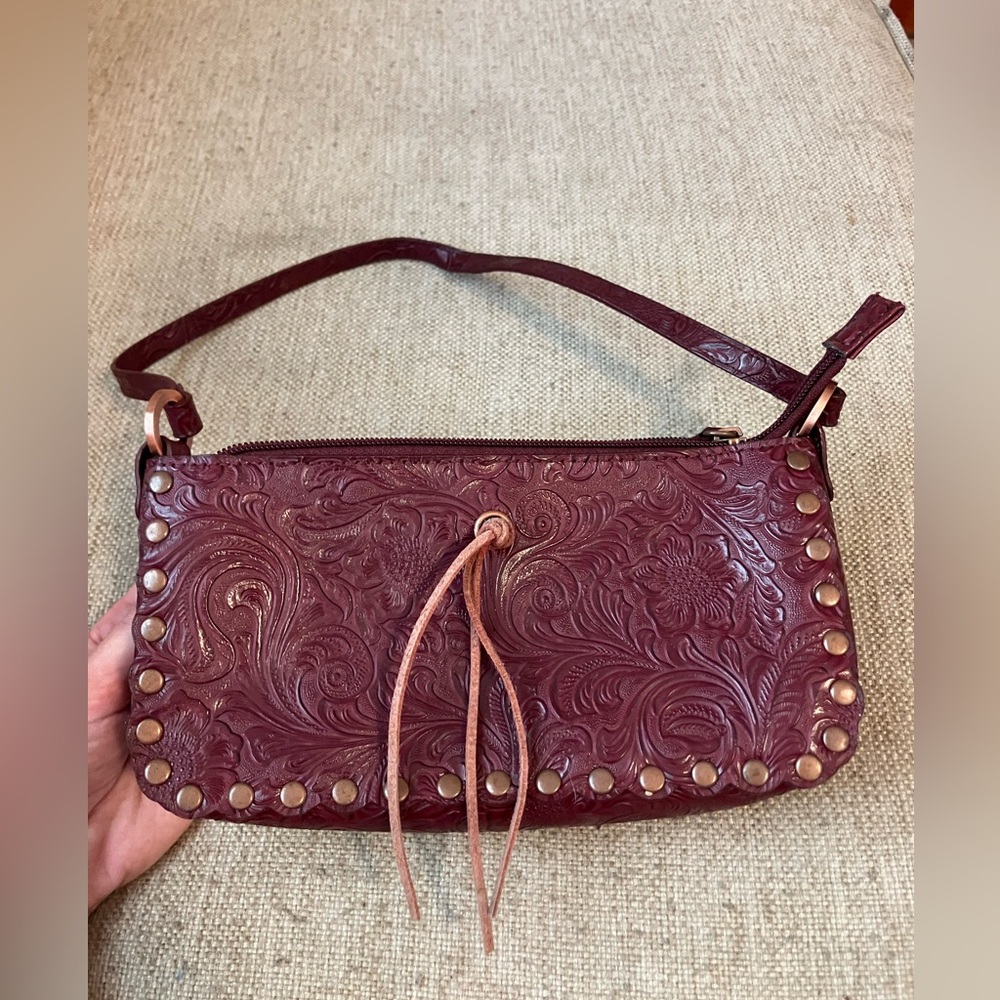 Maroon leather purse with carved design - Picture 1 of 5